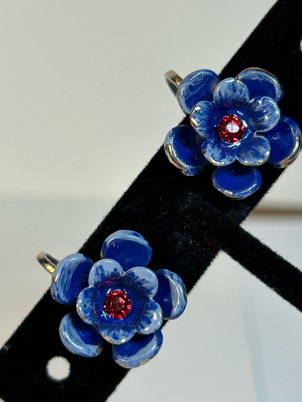 Vintage Sterling Silver Blue Enamel Flower Red Rhinestone Screwback earring READ